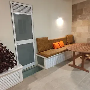 Aquamarine Sea Front - Elevated Ground Floor With Balcony And Yard Appartamento